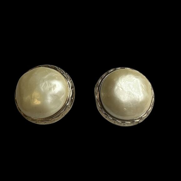 Vintage Bergere Clip-on Faux Pearl Goldtone Earrings - Picture 2 of 6